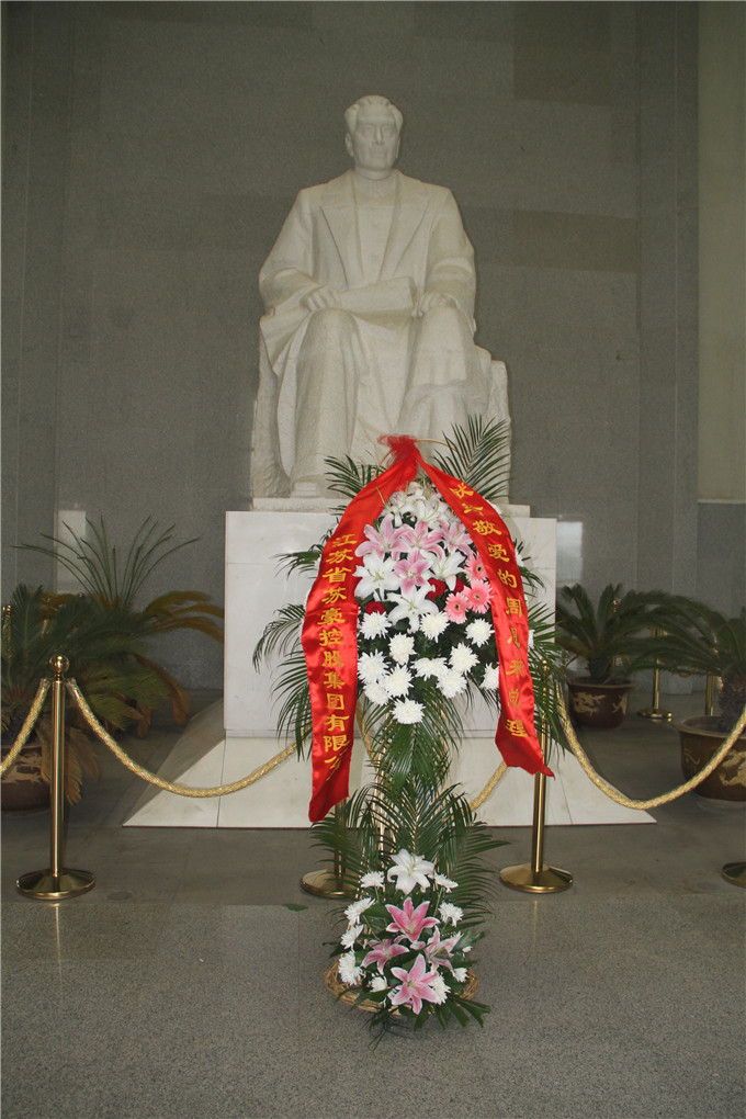 集團(tuán)黨委班子集體赴周恩來(lái)紀(jì)念館瞻仰憑吊