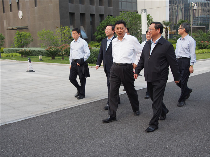 王正喜、周勇與昆山市委書記管愛國舉行工作會(huì)談