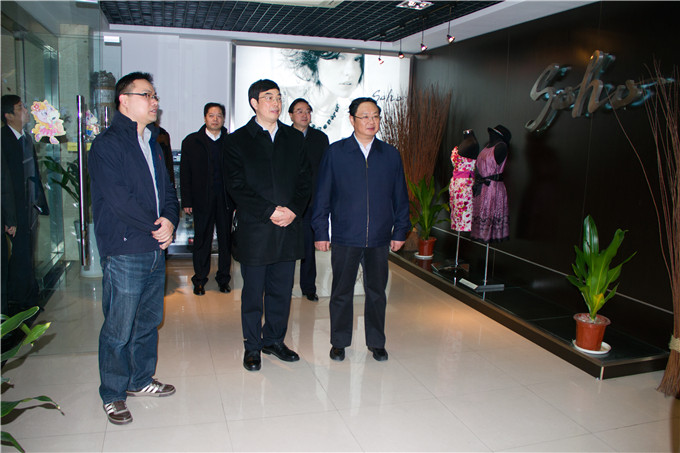 中國(guó)中絲集團(tuán)公司總經(jīng)理劉開(kāi)勇一行到集團(tuán)考察交流