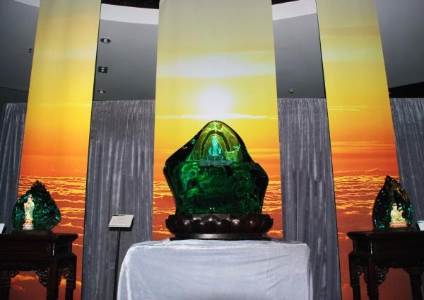 愛濤文化舉辦琉晶、金絲楠木藝術(shù)精品展