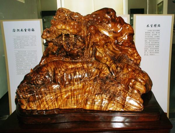 愛濤文化舉辦琉晶、金絲楠木藝術(shù)精品展