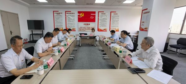 蘇豪控股集團(tuán)黨委委員、副總裁李明列席旁聽(tīng)江蘇紙聯(lián)黨支部理論學(xué)習(xí)中心組專題研討會(huì)1.jpg